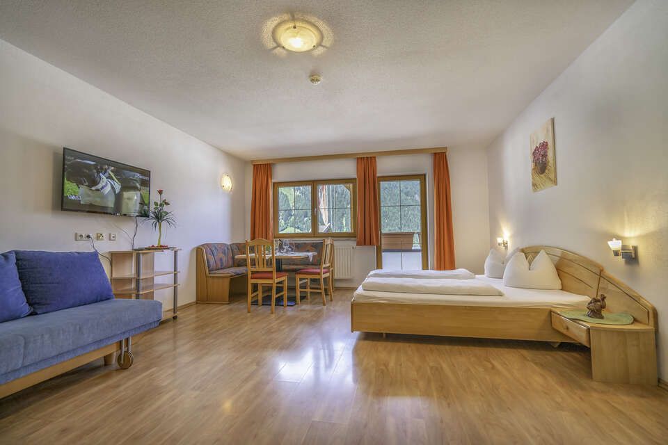 Kauf Ferienwohnung Neustif im Stubaital Tirol Schlafzimmer